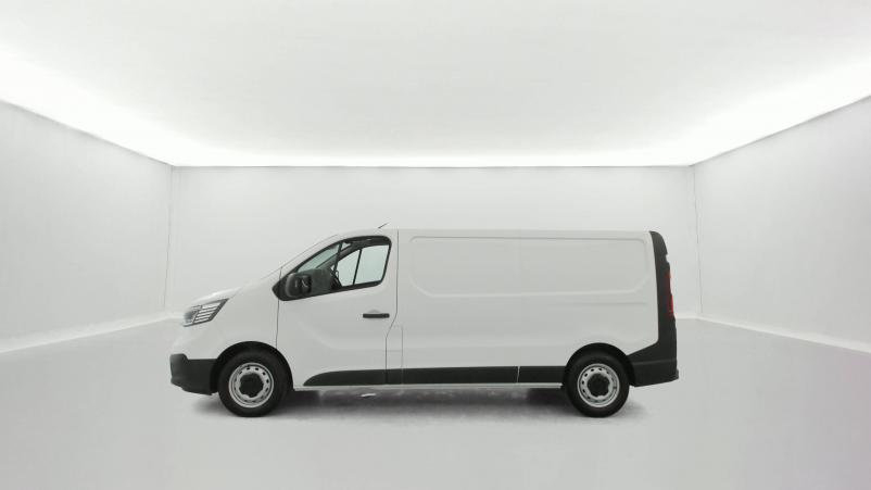 Vente en ligne Renault Trafic 3 Fourgon TRAFIC FGN L2H1 3000 KG BLUE DCI 130 au prix de 26 990 €