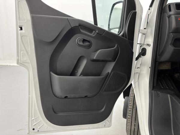 Vente en ligne Renault Master 3 Châssis Cabine MASTER BENNE COFFRE CC PROP RJ3500 L3 DCI 130 au prix de 27 990 €