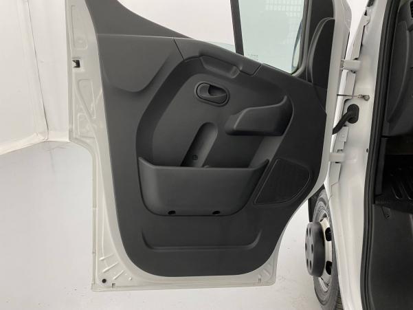 Vente en ligne Renault Master 3 Châssis Cabine MASTER BENNE CC PROP RJ3500 PAF AR COURT L2 DCI 130 au prix de 27 990 €