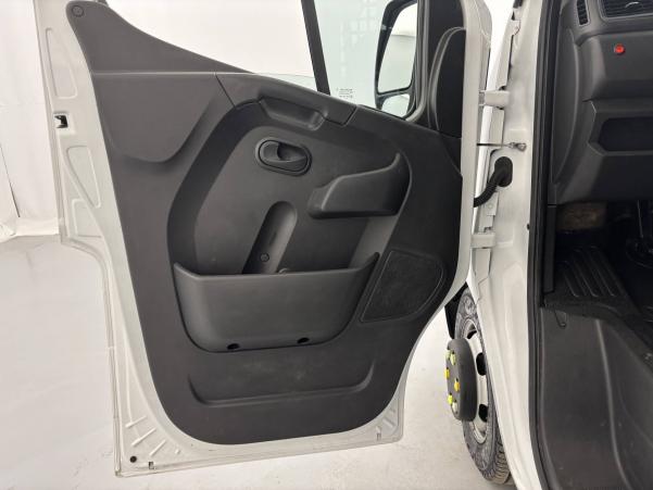 Vente en ligne Renault Master 3 Châssis Cabine MASTER BENNE CC PROP RJ3500 PAF AR COURT L2 DCI 130 au prix de 27 490 €