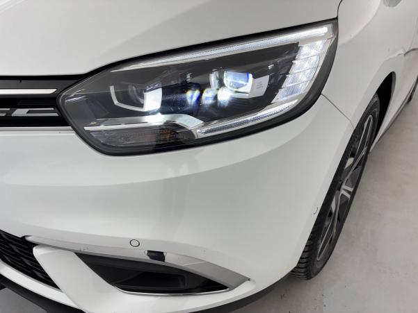 Vente en ligne Renault Grand Scenic 4 Grand Scenic TCe 140 EDC au prix de 24 870 €