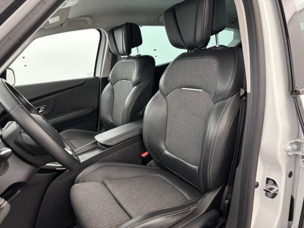 Vente en ligne Renault Grand Scenic 4 Grand Scenic TCe 140 EDC au prix de 24 870 €