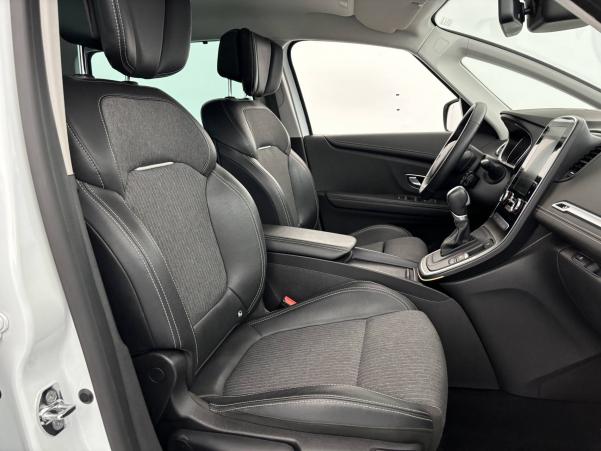 Vente en ligne Renault Grand Scenic 4 Grand Scenic TCe 140 EDC au prix de 24 870 €