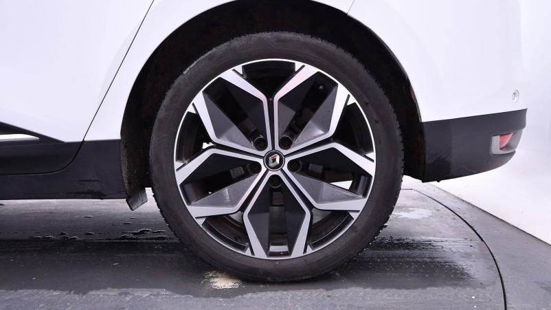 Vente en ligne Renault Grand Scenic 4 Grand Scenic TCe 140 EDC au prix de 24 870 €