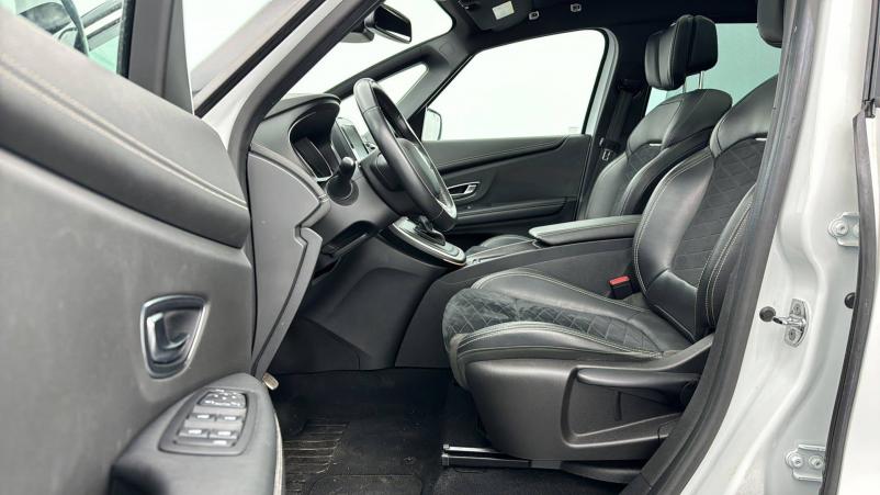Vente en ligne Renault Grand Scenic 4 Grand Scenic TCe 160 EDC au prix de 25 470 €
