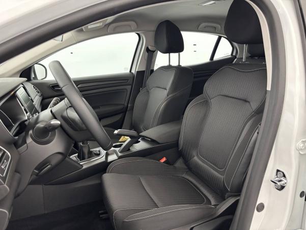 Vente en ligne Renault Megane 4 Mégane IV Berline Blue dCi 95 au prix de 16 490 €