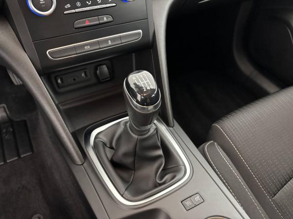 Vente en ligne Renault Megane 4 Mégane IV Berline Blue dCi 95 au prix de 16 490 €