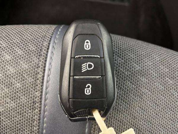 Vente en ligne Peugeot 2008  BlueHDi 100 S&S BVM6 au prix de 17 480 €