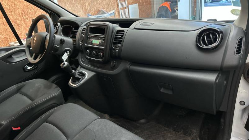 Vente en ligne Renault Trafic 3 Fourgon TRAFIC FGN L2H1 1300 KG DCI 120 au prix de 21 290 €