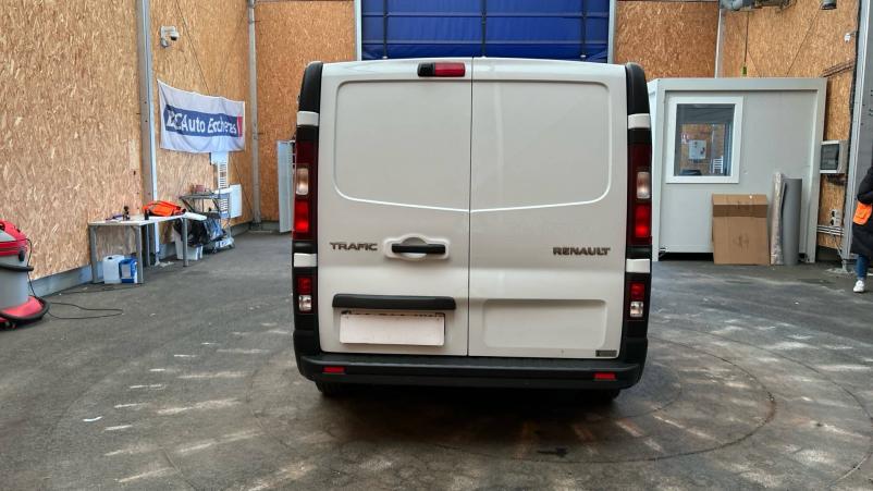 Vente en ligne Renault Trafic 3 Fourgon TRAFIC FGN L2H1 1300 KG DCI 120 au prix de 21 290 €