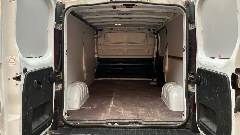 Vente en ligne Renault Trafic 3 Fourgon TRAFIC FGN L2H1 1300 KG DCI 120 au prix de 21 290 €