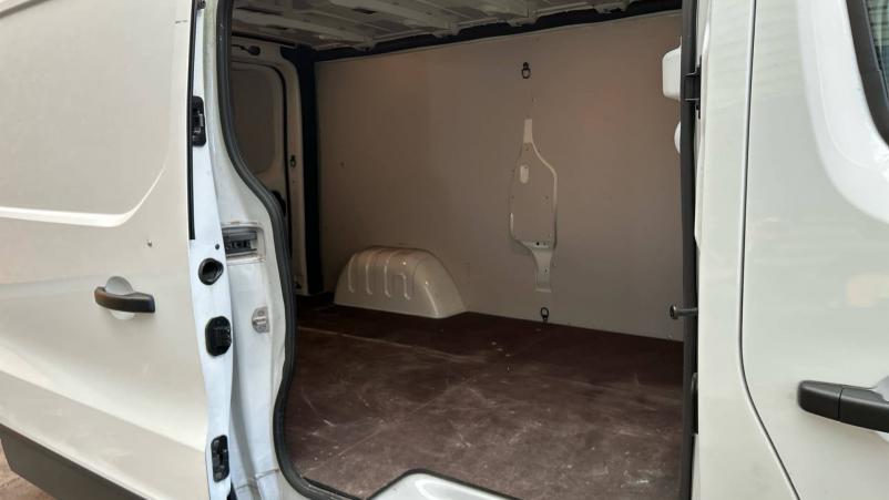 Vente en ligne Renault Trafic 3 Fourgon TRAFIC FGN L2H1 1300 KG DCI 120 au prix de 21 290 €