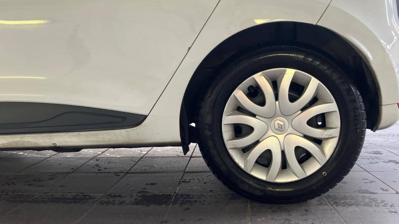 Vente en ligne Renault Clio 4 CLIO SOCIETE DCI 75 ENERGY au prix de 9 390 €
