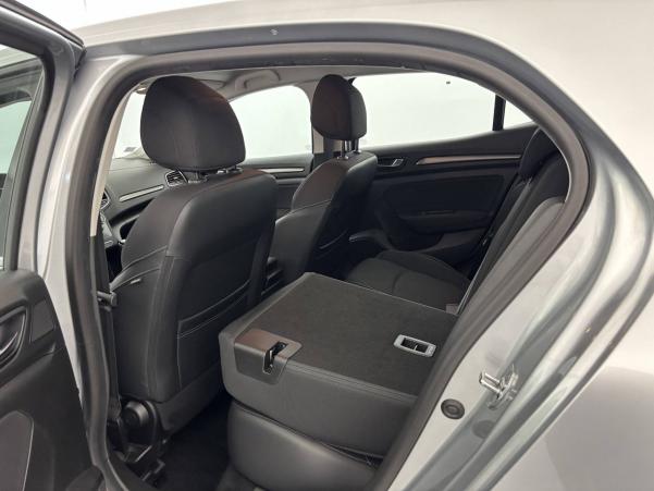 Vente en ligne Renault Megane 4 Mégane IV Berline Blue dCi 115 au prix de 16 990 €