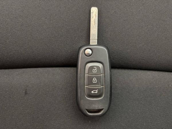 Vente en ligne Renault Express Van  BLUE DCI 95 au prix de 13 990 €
