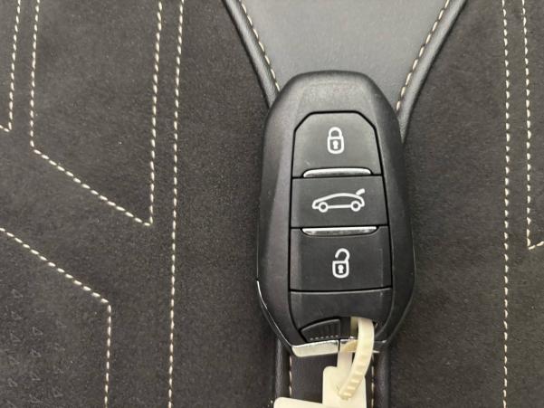 Vente en ligne Peugeot 3008  BlueHDi 130ch S&S EAT8 au prix de 20 990 €