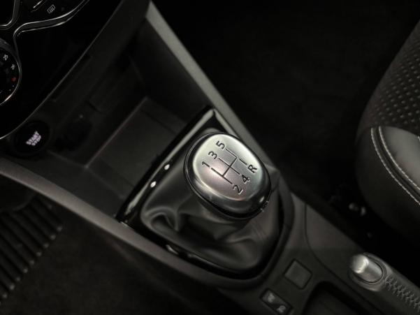 Vente en ligne Renault Clio 4 Clio TCe 90 E6C au prix de 11 470 €