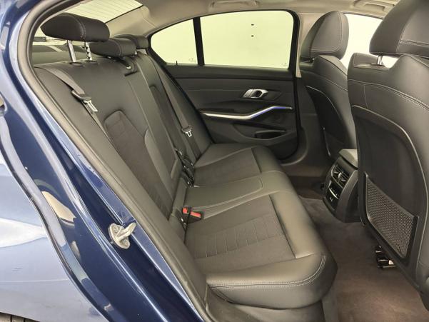Vente en ligne Bmw Série 3 320i 184 ch BVA8 au prix de 28 990 €