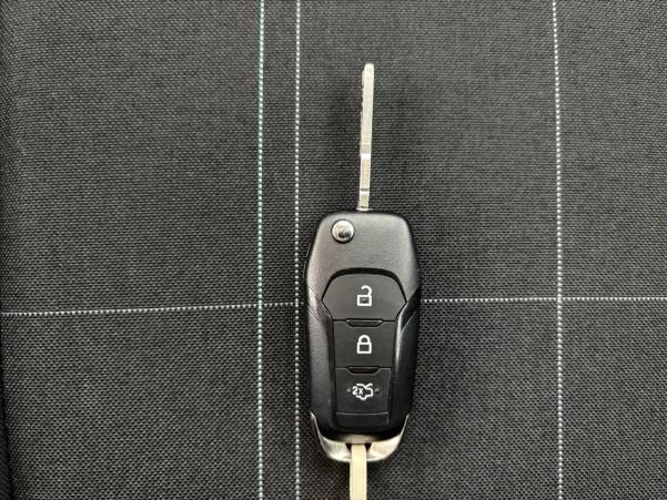 Vente en ligne Ford Fiesta  1.0 EcoBoost Flexifuel 95 ch S&S BVM6 au prix de 13 470 €