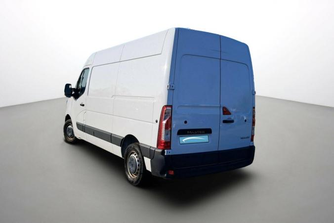 Vente en ligne Renault Master 3 Fourgon MASTER FGN TRAC F3300 L2H2 BLUE DCI 135 au prix de 24 490 €