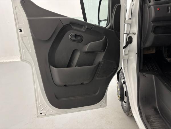 Vente en ligne Renault Master 3 Châssis Cabine MASTER BENNE COFFRE CC PROP RJ3500 L3 DCI 130 au prix de 26 990 €