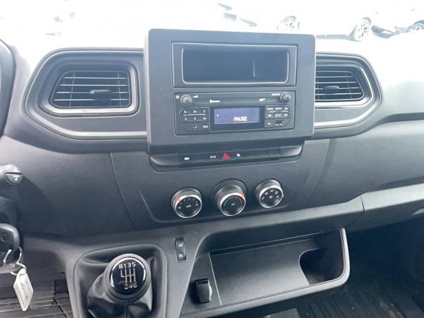 Vente en ligne Renault Master Fourgon MASTER FGN TRAC F3300 L2H2 BLUE DCI 135 au prix de 22 470 €