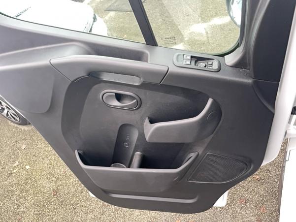 Vente en ligne Renault Master Fourgon MASTER FGN TRAC F3300 L2H2 BLUE DCI 135 au prix de 22 470 €