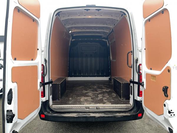 Vente en ligne Renault Master Fourgon MASTER FGN TRAC F3300 L2H2 BLUE DCI 135 au prix de 22 470 €