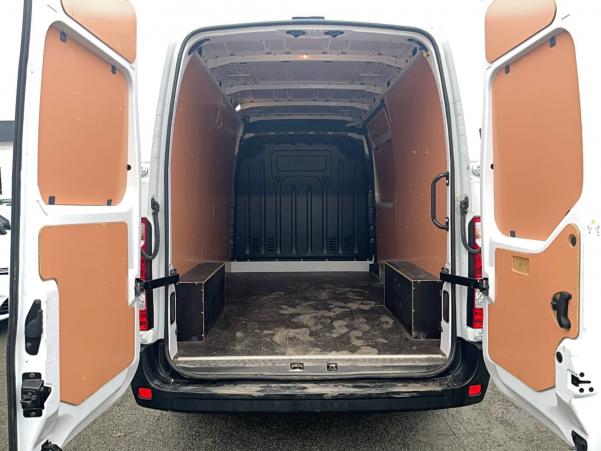 Vente en ligne Renault Master 3 Fourgon MASTER FGN TRAC F3300 L2H2 BLUE DCI 135 au prix de 24 990 €