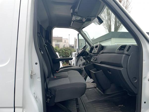 Vente en ligne Renault Master Fourgon MASTER FGN TRAC F3300 L2H2 BLUE DCI 135 au prix de 22 470 €