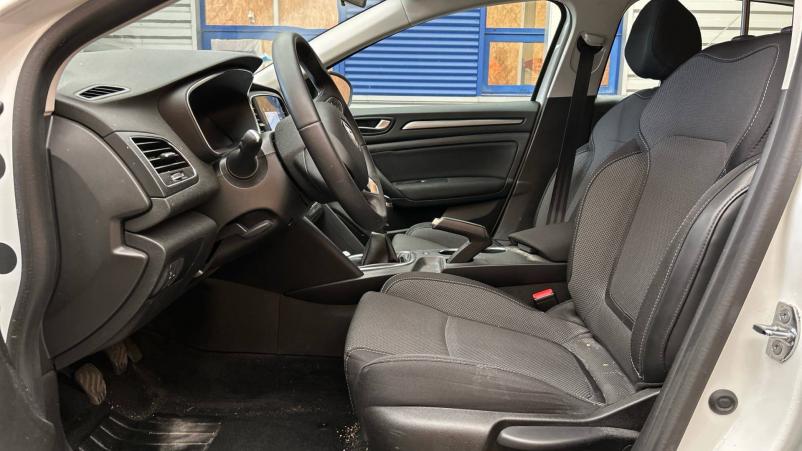 Vente en ligne Renault Megane 4  Blue dCi 115 au prix de 17 850 €