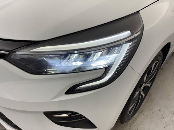 Vente en ligne Renault Clio 5 Clio E-Tech 140 - 21N au prix de 16 870 €