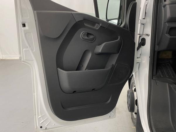 Vente en ligne Renault Master 3 Châssis Cabine MASTER CC PROP RJ3500 PAF AR COURT L2 DCI 130 au prix de 27 990 €