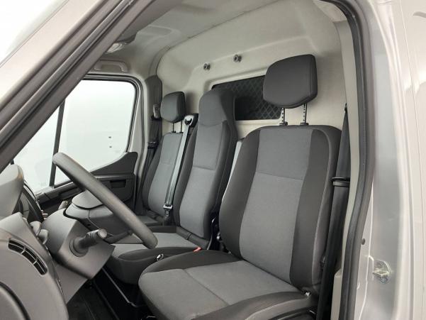 Vente en ligne Renault Master 3 Fourgon  L4H3 3.5t 2.3 dCi 165 ENERGY E6 au prix de 27 990 €