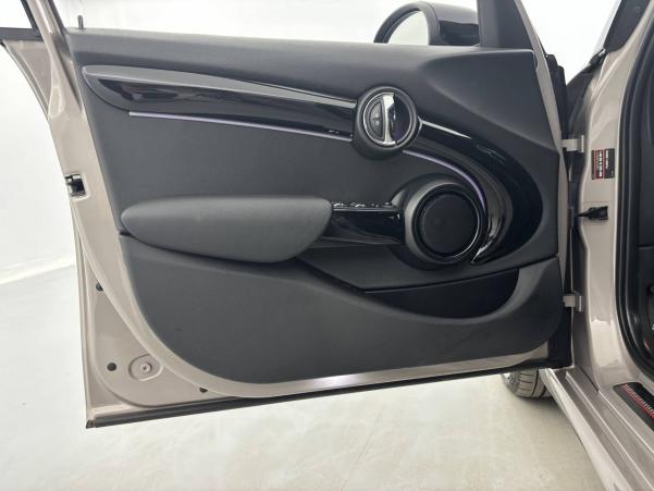 Vente en ligne Mini Hatch Hatch 5 Portes Cooper S 178 ch DKG7 au prix de 24 970 €