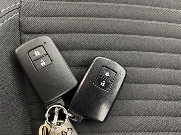 Vente en ligne Toyota Yaris Yaris Hybride Pro 100h au prix de 12 990 €