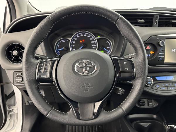 Vente en ligne Toyota Yaris Yaris Hybride Pro 100h au prix de 12 990 €