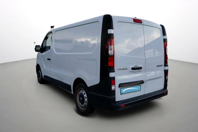 Vente en ligne Renault Trafic 3 Fourgon TRAFIC FGN L1H1 1000 KG DCI 95 E6 au prix de 17 990 €