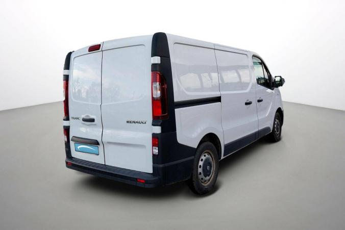 Vente en ligne Renault Trafic 3 Fourgon TRAFIC FGN L1H1 1000 KG DCI 95 E6 au prix de 17 990 €