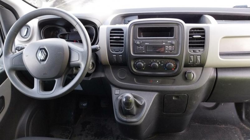 Vente en ligne Renault Trafic 3 Fourgon TRAFIC FGN L1H1 1000 KG DCI 95 E6 au prix de 17 990 €