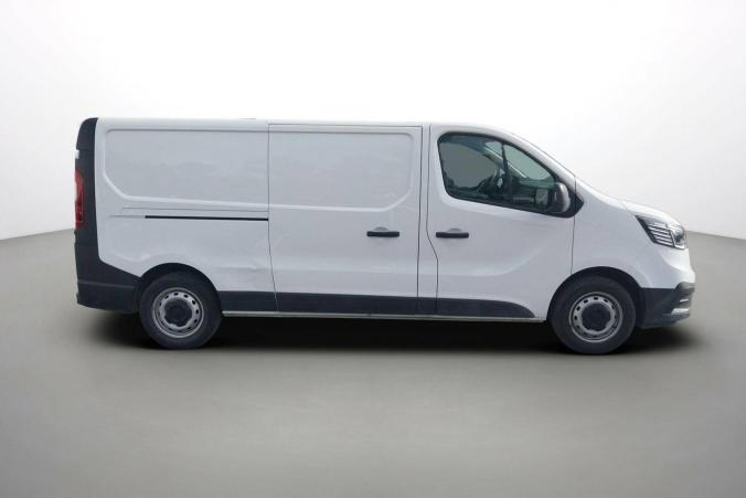 Vente en ligne Renault Trafic 3 Fourgon TRAFIC FGN L2H1 3000 KG BLUE DCI 130 au prix de 26 990 €