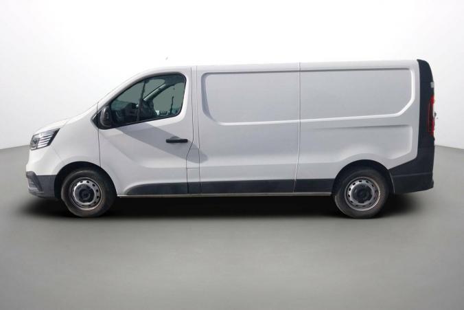 Vente en ligne Renault Trafic 3 Fourgon TRAFIC FGN L2H1 3000 KG BLUE DCI 130 au prix de 26 990 €
