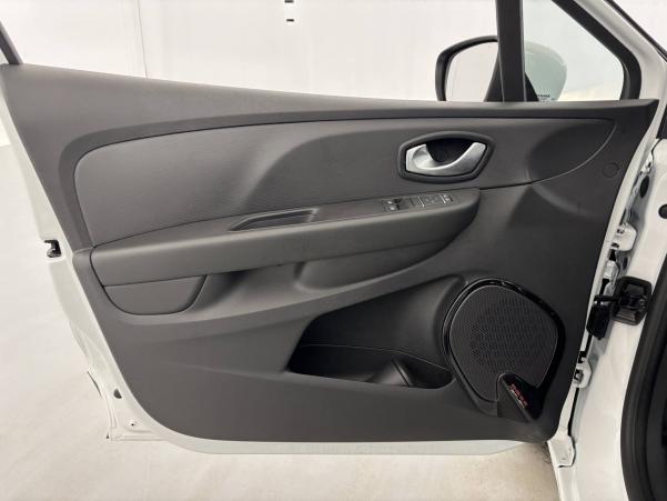 Vente en ligne Renault Clio 4 CLIO DCI 75 ENERGY  au prix de 10 870 €