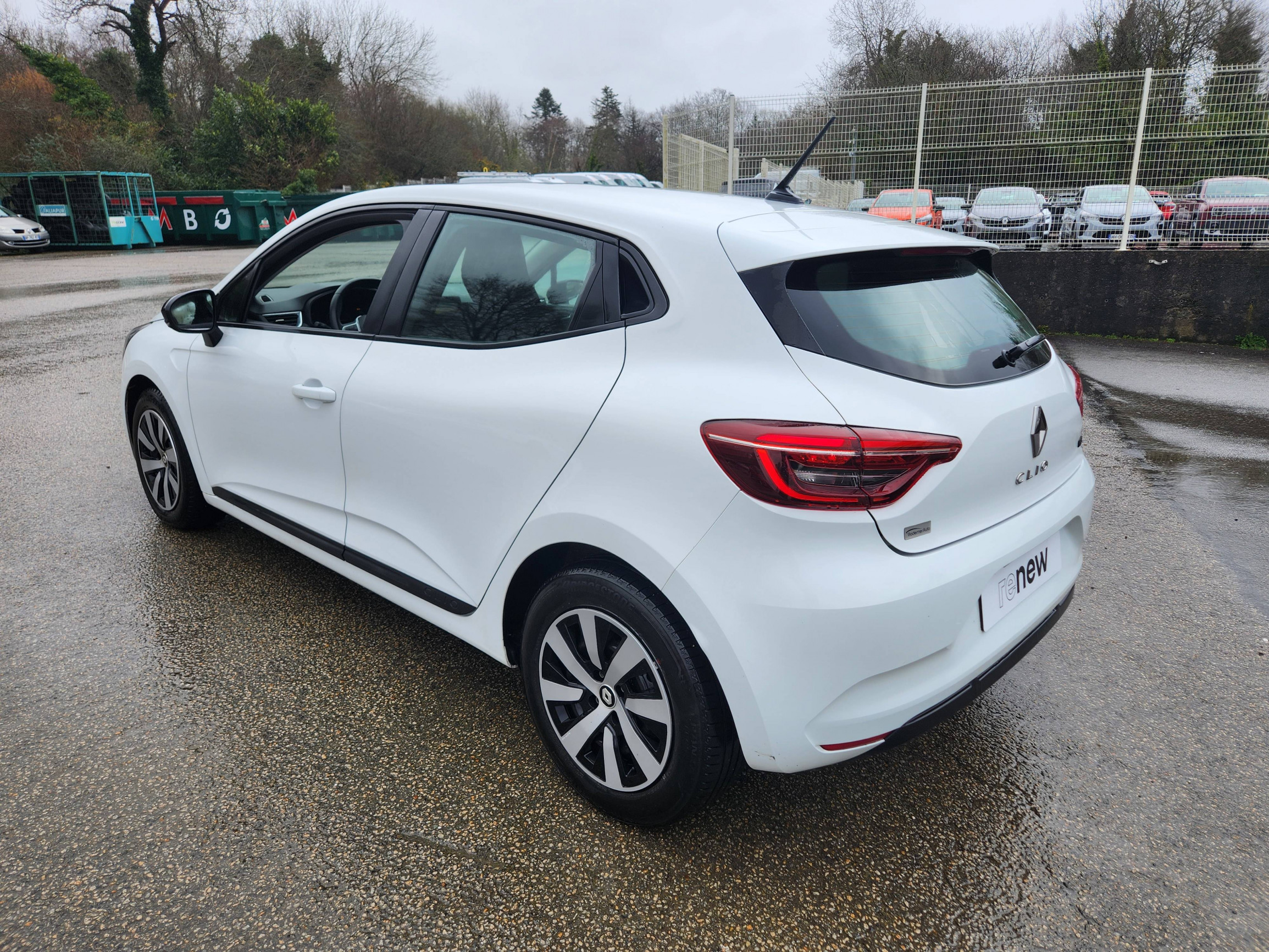 Vente en ligne Renault Clio 5 Clio E-Tech full hybrid 145 au prix de 15 999 €