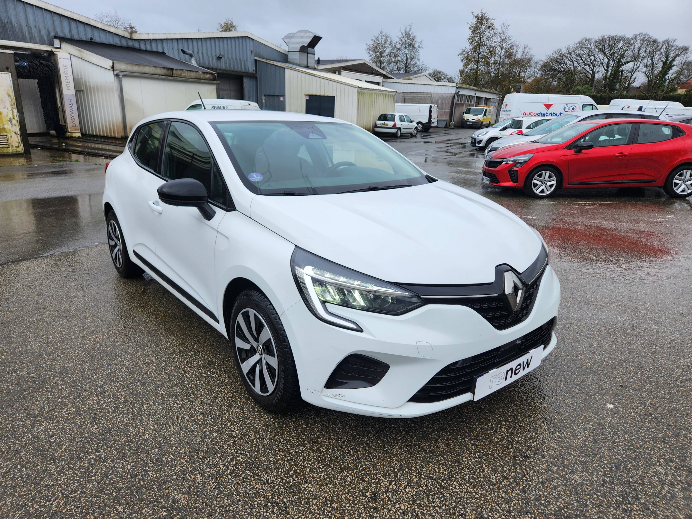 Vente en ligne Renault Clio 5 Clio E-Tech full hybrid 145 au prix de 15 999 €