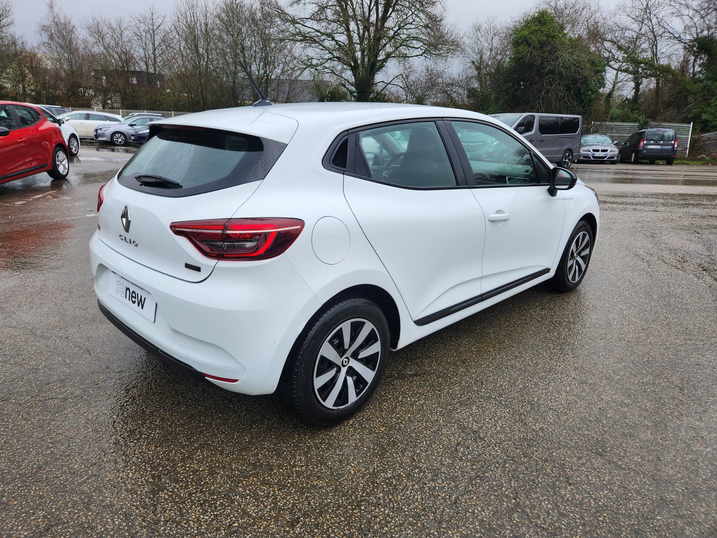 Vente en ligne Renault Clio 5 Clio E-Tech full hybrid 145 au prix de 15 999 €