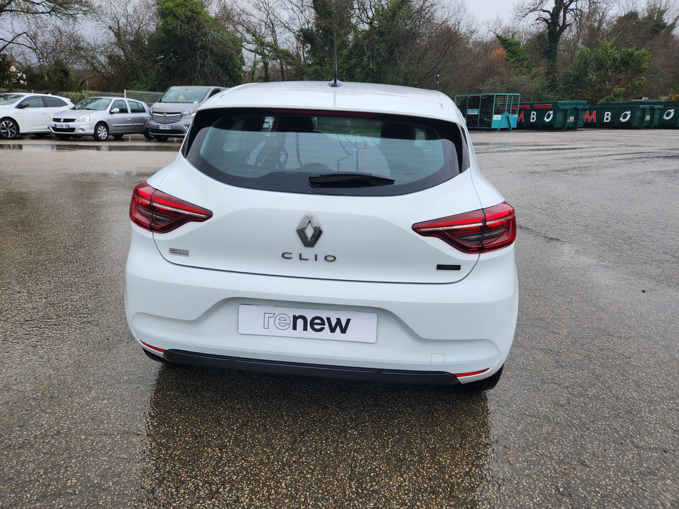 Vente en ligne Renault Clio 5 Clio E-Tech full hybrid 145 au prix de 15 999 €