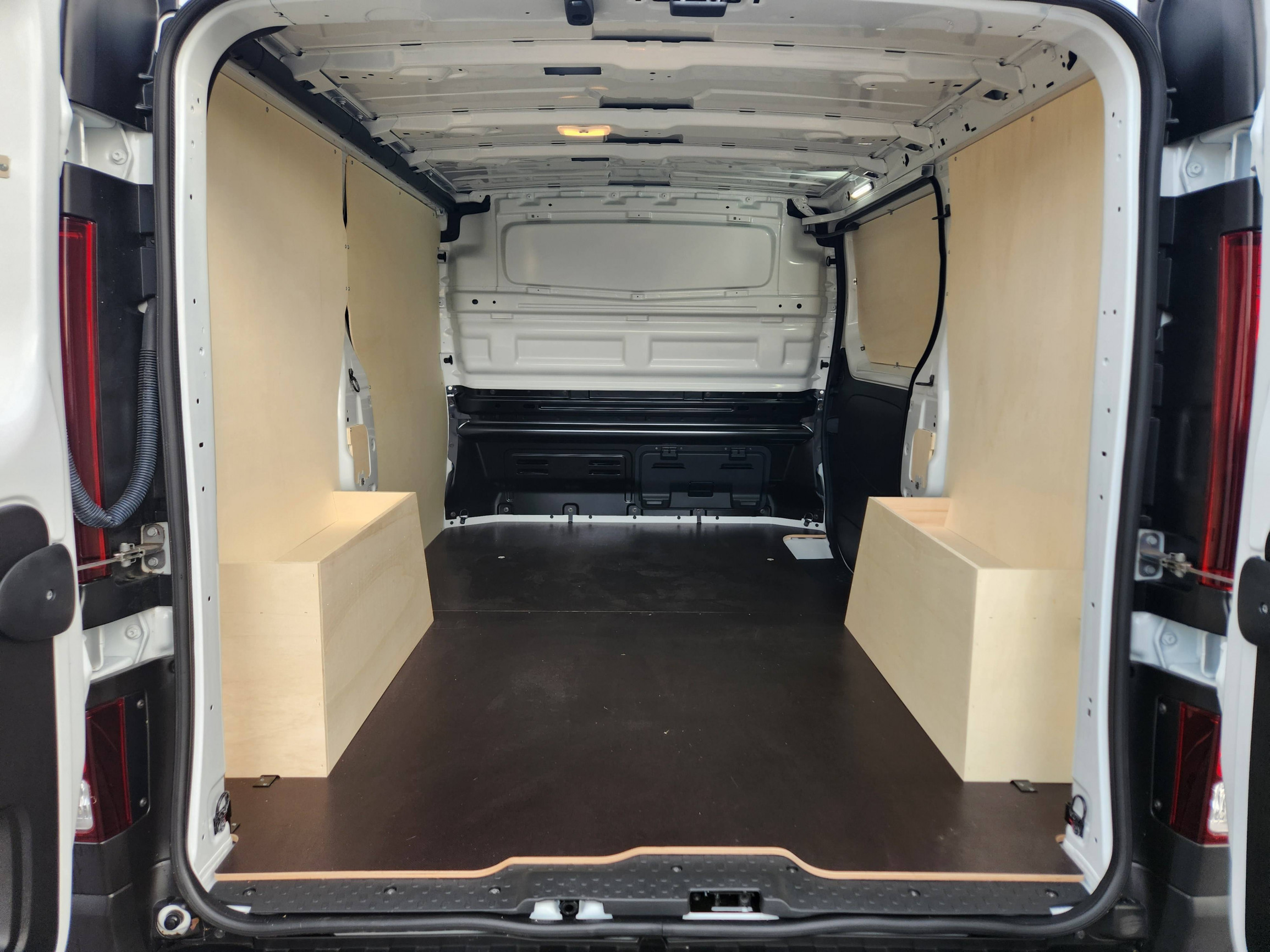 Vente en ligne Renault Trafic 3 Fourgon TRAFIC FGN L1H1 2800 KG BLUE DCI 150 EDC au prix de 34 490 €