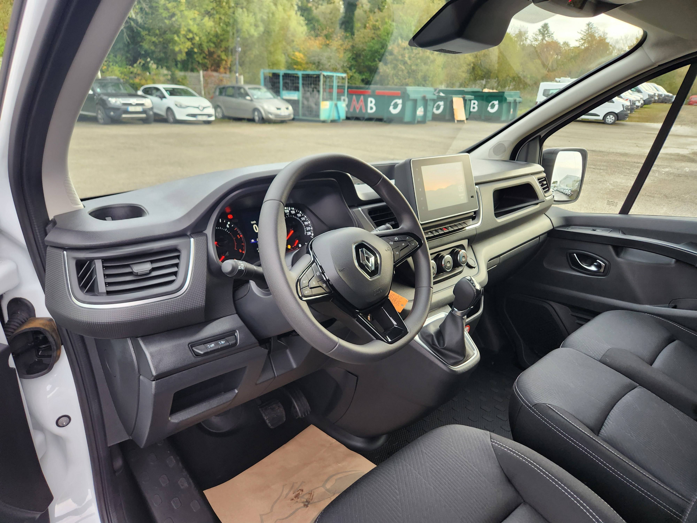 Vente en ligne Renault Trafic 3 Fourgon TRAFIC FGN L1H1 2800 KG BLUE DCI 150 EDC au prix de 34 490 €