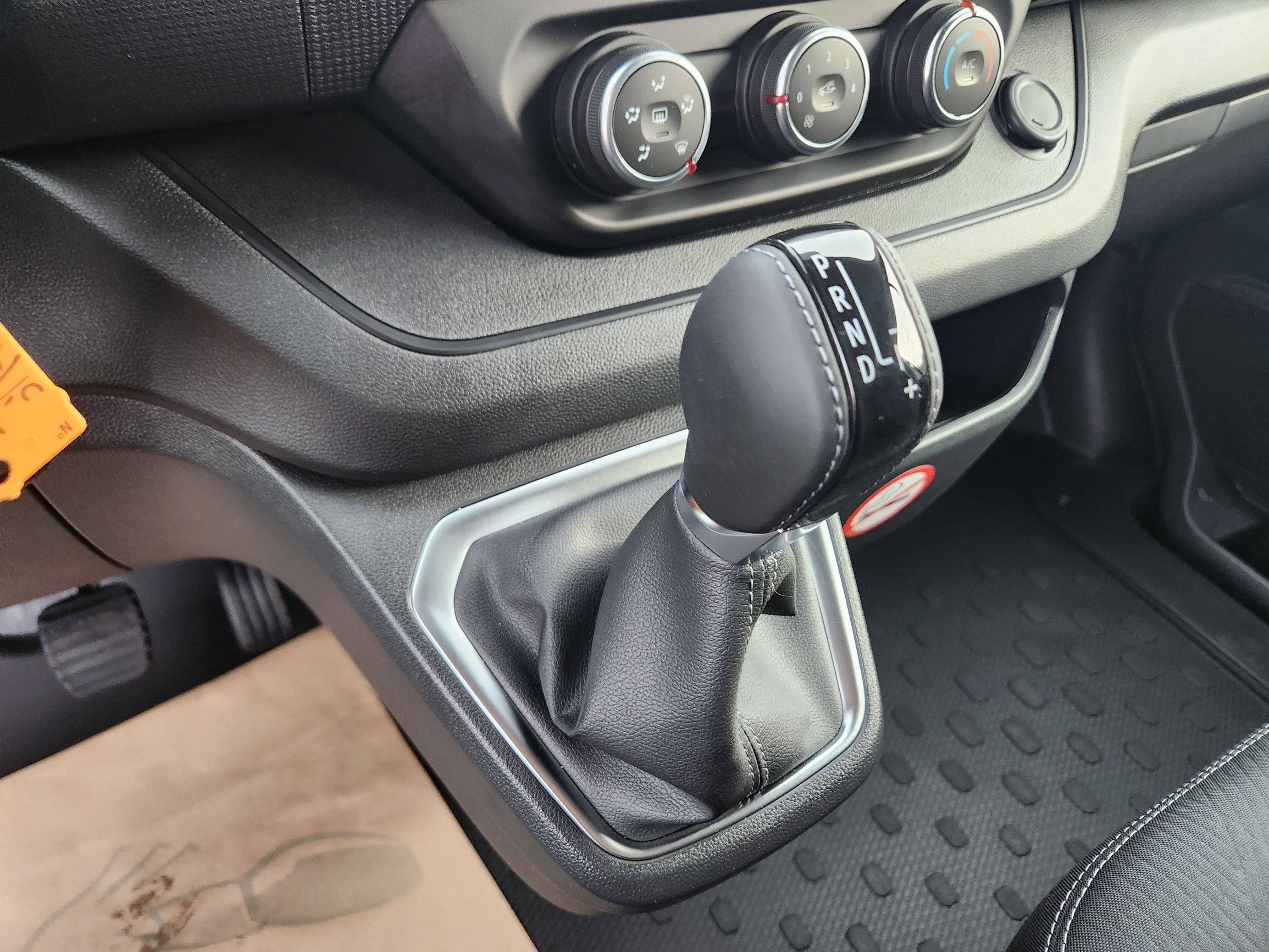 Vente en ligne Renault Trafic 3 Fourgon TRAFIC FGN L1H1 2800 KG BLUE DCI 150 EDC au prix de 34 490 €